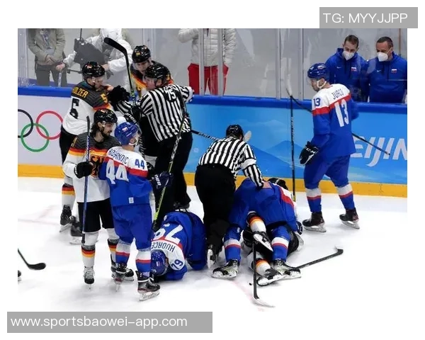 穆勒分享冰球比赛观赛照片感谢好友邀请丰富业余生活